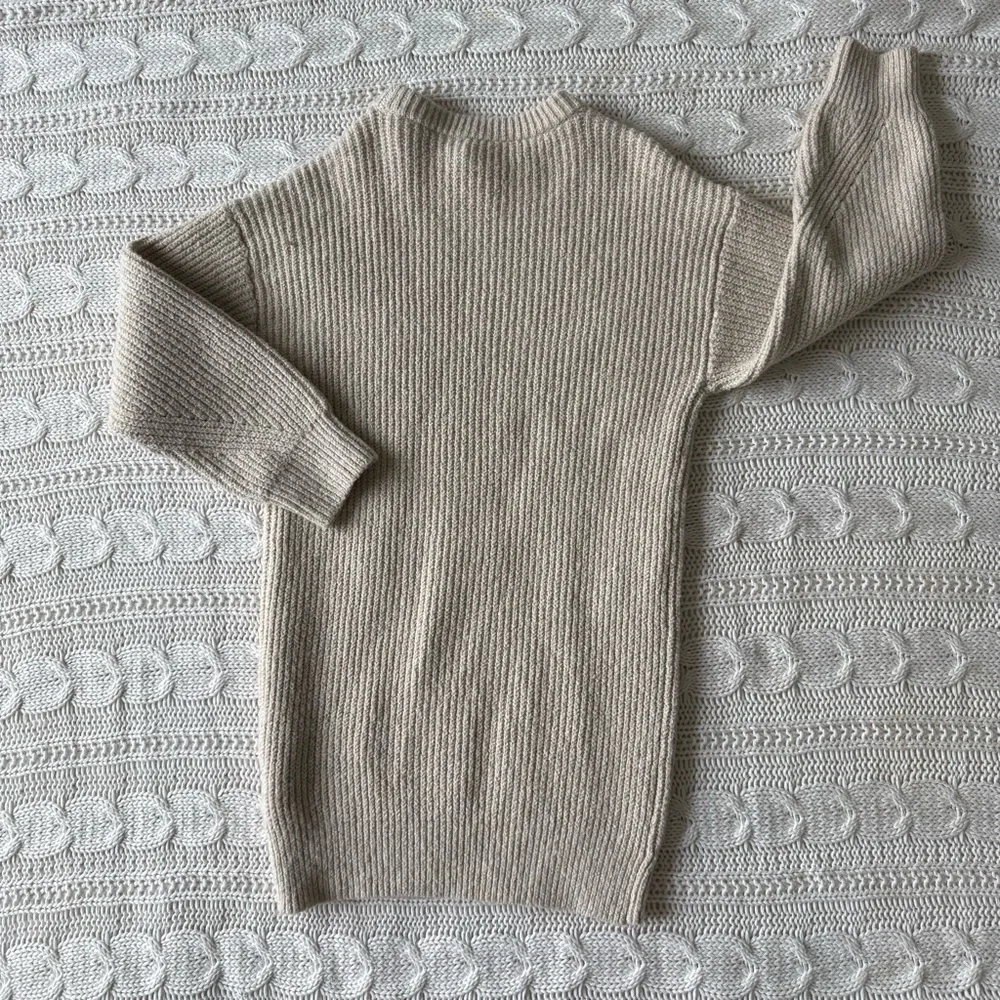 Old Navy Girl's Tan Crewneck Sweater Small (6-7)